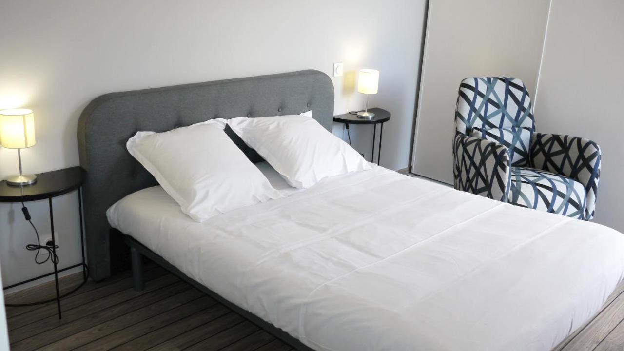 Hotel Le Square サン・ピエール・ドレロン エクステリア 写真